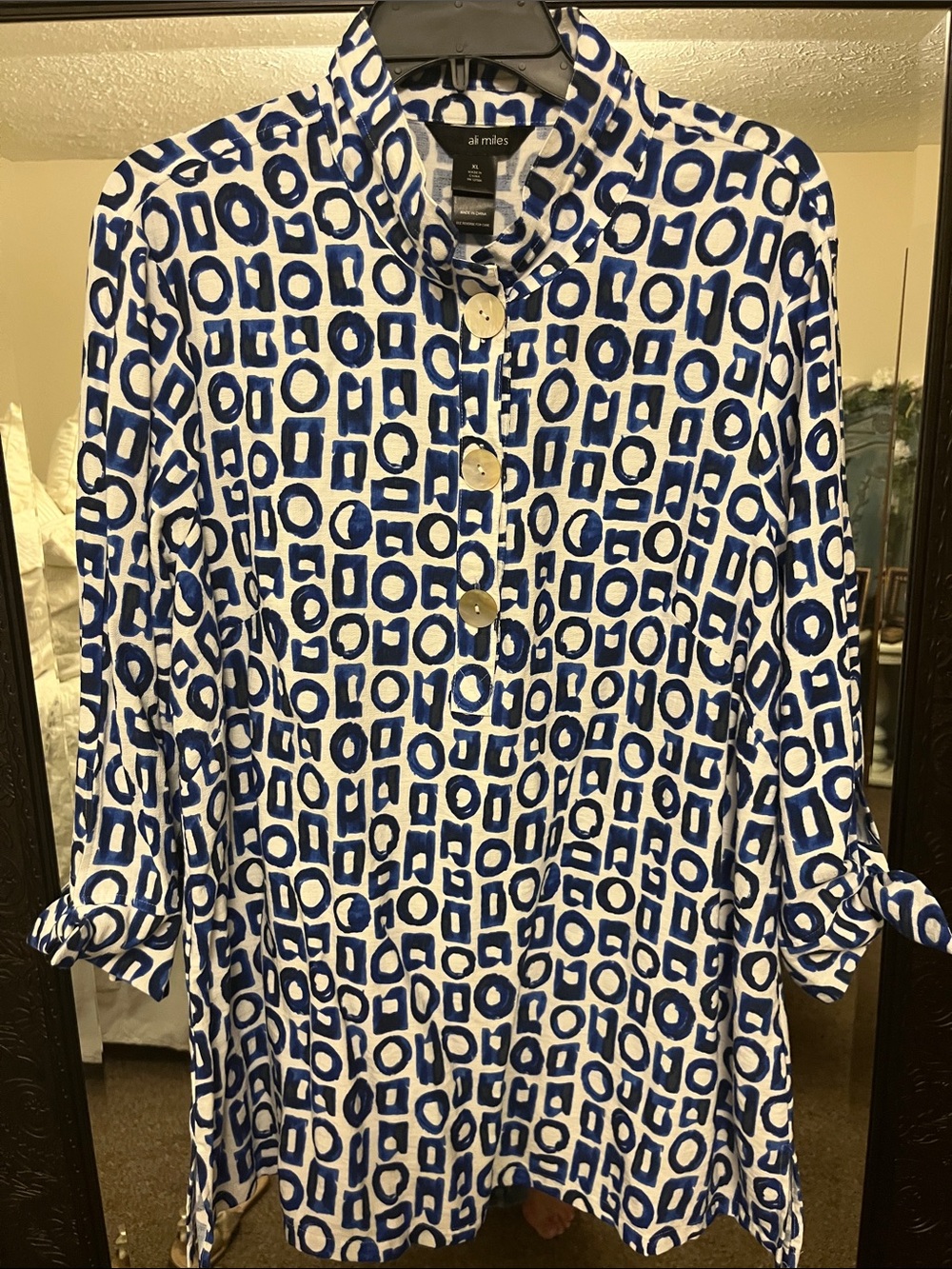 Ali miles Top